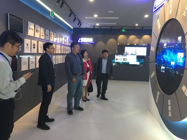 深化產(chǎn)教融合促發(fā)展 計(jì)算機(jī)學(xué)院赴朗坤智慧科技股份走訪交流